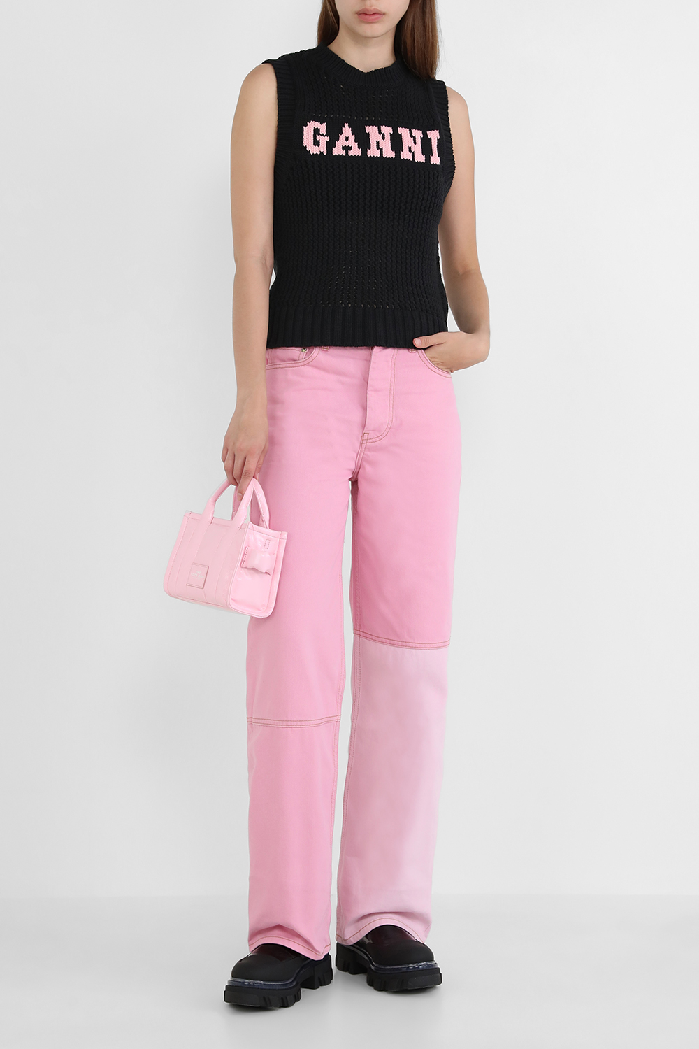 אפוד סרוג עם לוגו